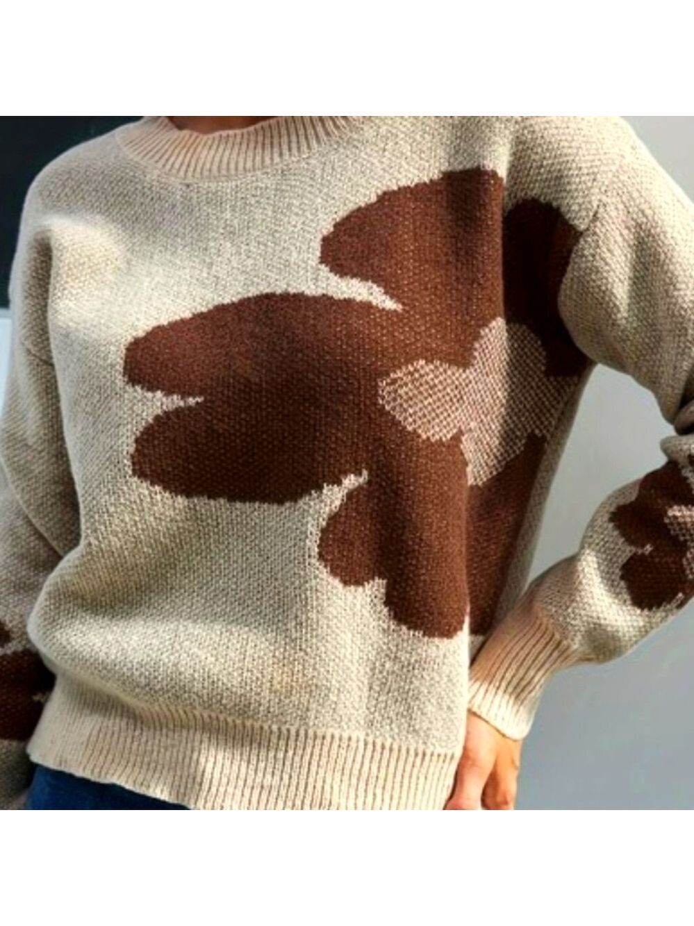 Crew neck sweater, NWOT ,size Medium,100%polyester , light tane with brown. - Picture 3 of 7